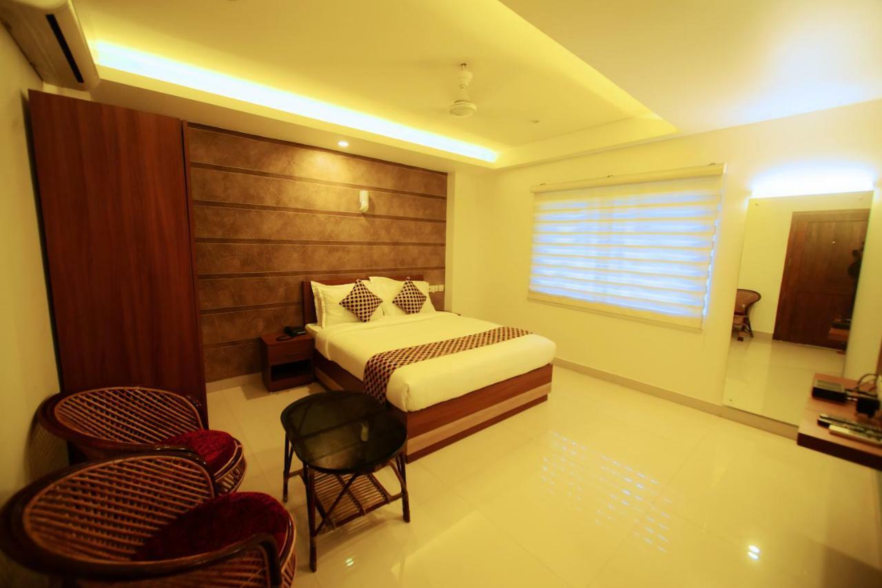Kb Residency Hotel Kozhikode Buitenkant foto