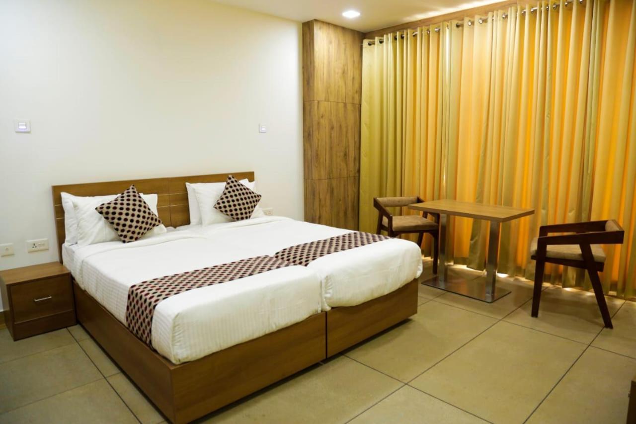 Kb Residency Hotel Kozhikode Buitenkant foto